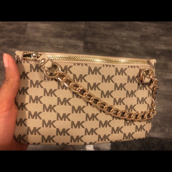 Michael Kors Fanny Pack - Picture 1 of 3